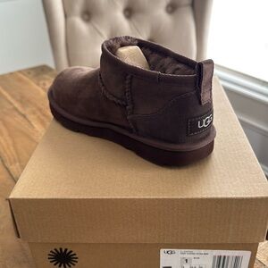 UGG Ultra Mini Dark/Burnt Cedar Size 3Y